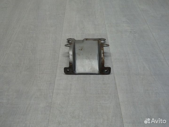 Усилитель пола задний левый Nissan Tiida C11 1.6