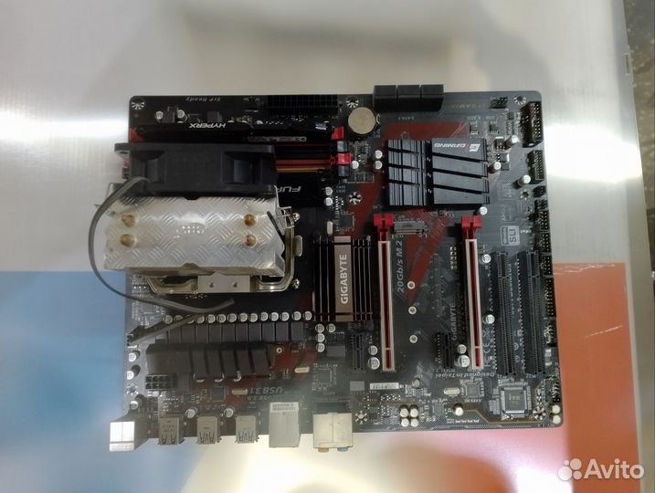 Материнская плата с процессором и памятью