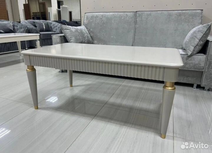 Журнальный столик