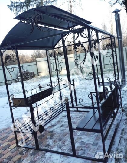 Мангал с крышей