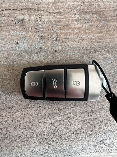 Оригинальный новый ключ от Passat CC