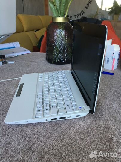 Нетбук Asus eee pc 1011px