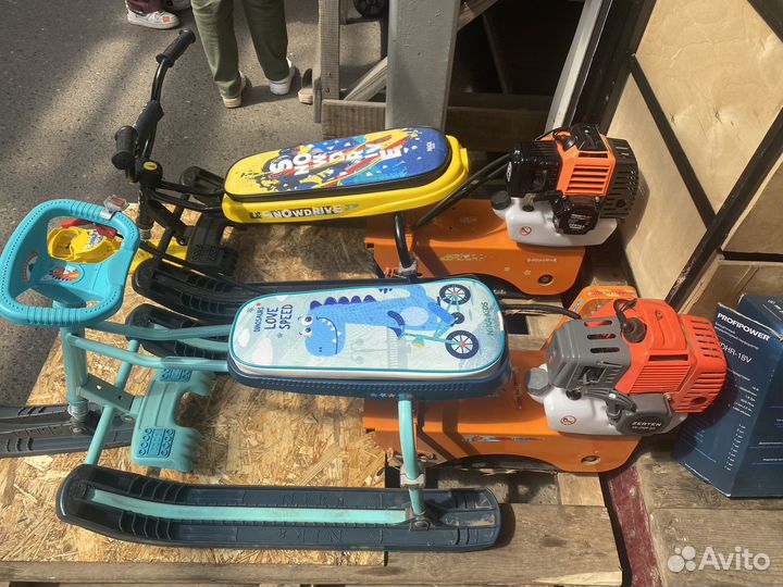 Детские игрушки снегокат с мотором