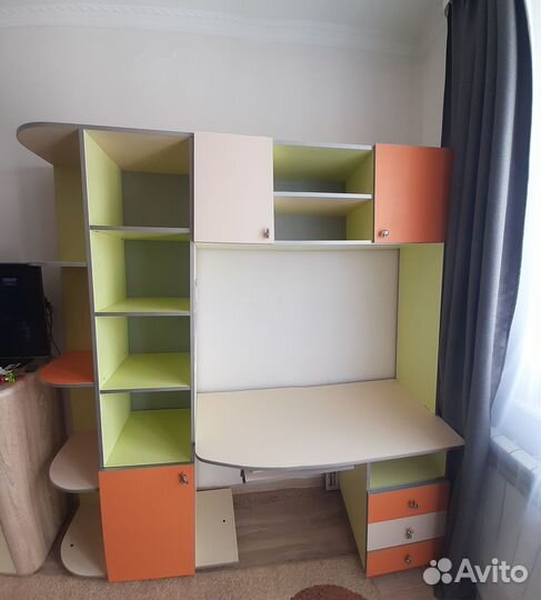 Стол в детскую комнату