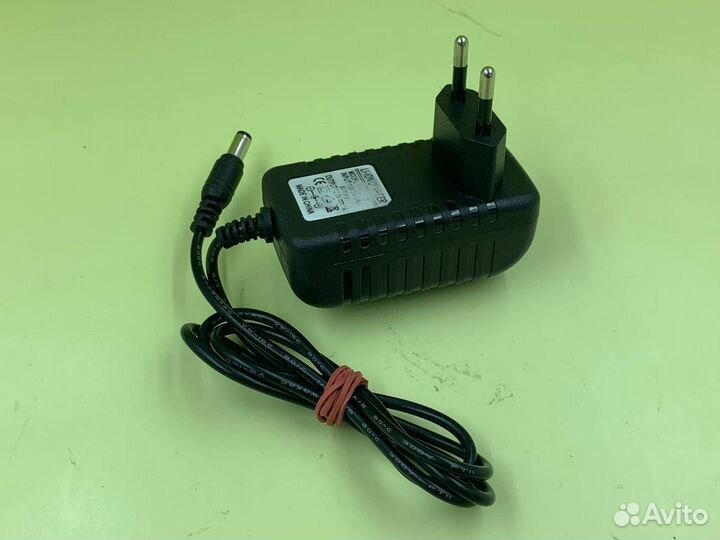 23709 Зарядное устройство для батарей 18650