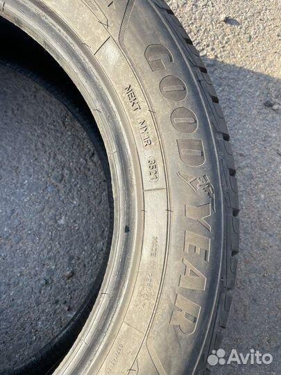 Goodyear UltraGrip Performance+ SUV 215/60 R17 96H