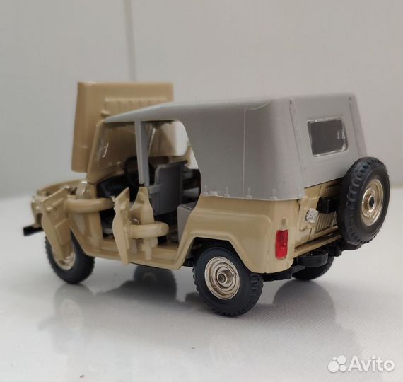 Модель автомобиля УАЗ-469 СССР 1:43