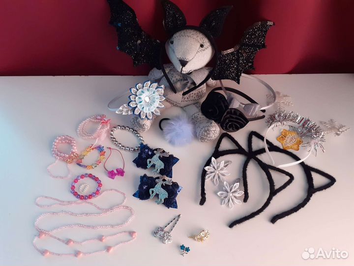 Ободки, заколки, резинки, брошки и пр