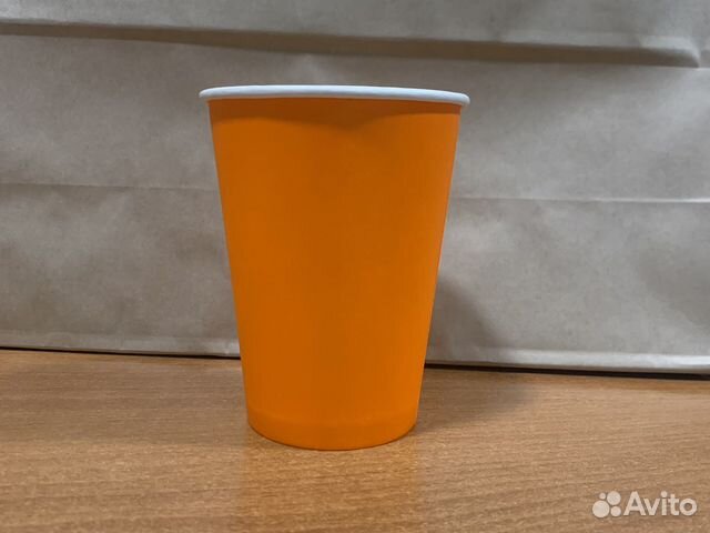 Бумажный стакан