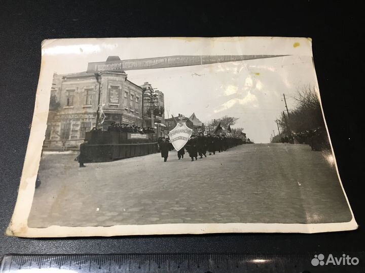 Медицинское училище демонстрация флаги 1956 фото