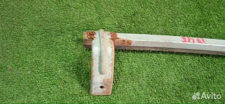 Направляющая стекла задняя правая Nissan Micra