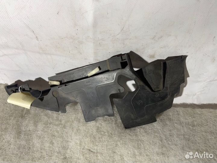 Воздуховод радиатора передний левый Audi Audi A6