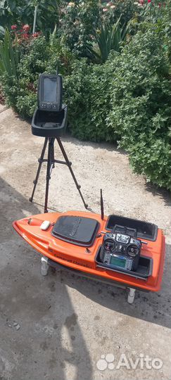 Прикормочный кораблик с gps и эхолотом