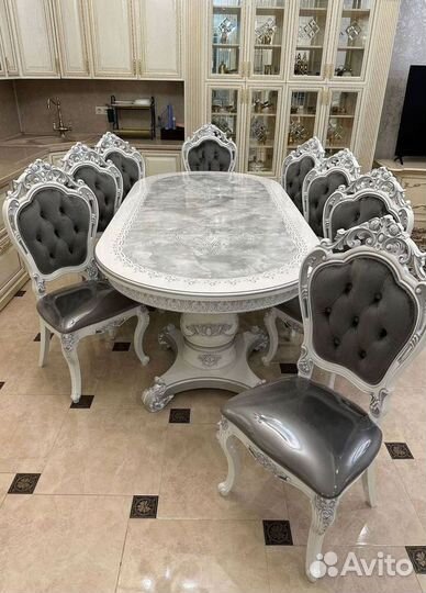 Кухонный стол и стулья комплект