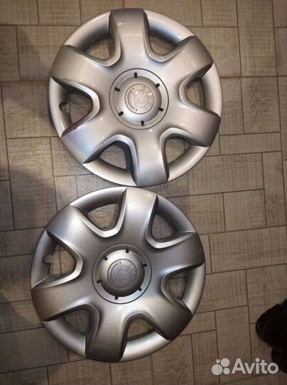 Б/у оригинальный колпак на шкоду R15 5JO601147C