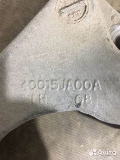 Кулак поворотный Nissan Teana j32