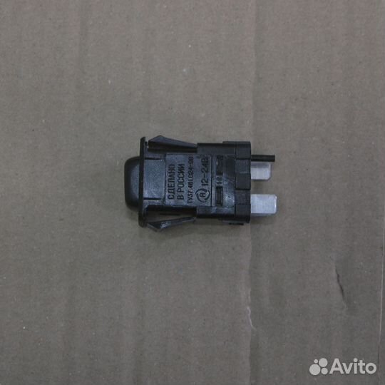 Выключатель кнопочный освещения салона 12-24V (4 к
