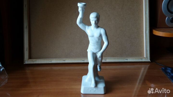 Фарфоровая фигура