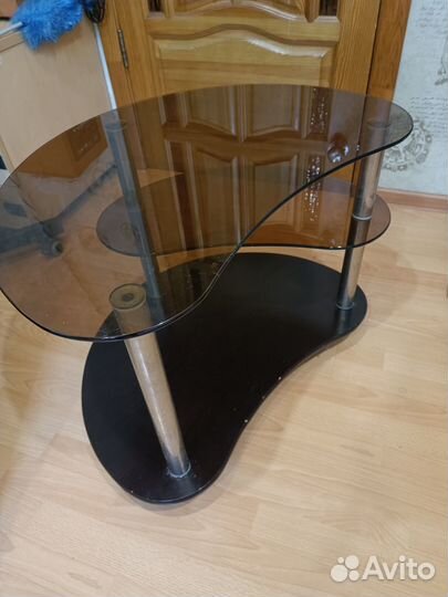 Журнальный столик на колесах стеклянный