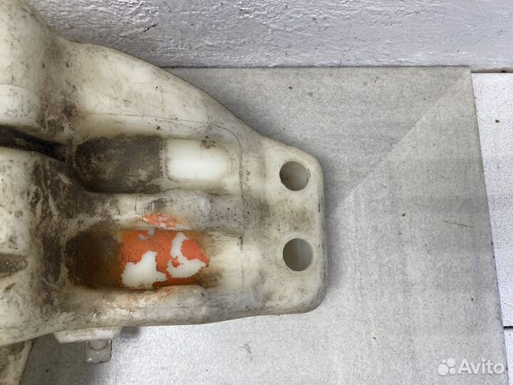 Бачок омывателя Митсубиси