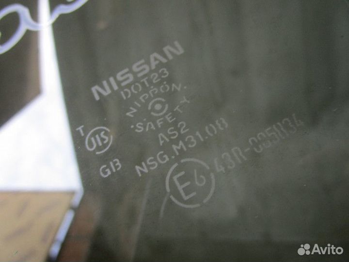 Стекло двери задней левой (форточка) Nissan Tiida