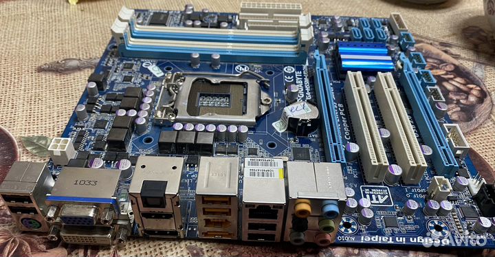Материнская плата gigabyte