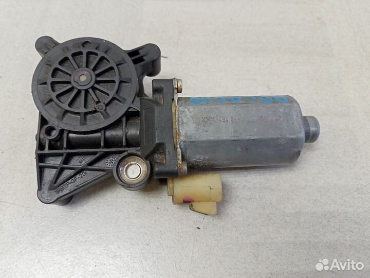 Моторчик переднего правого стеклоподъемника