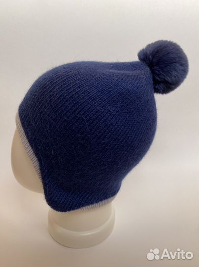 Шапка для девочки с натуральным помпоном