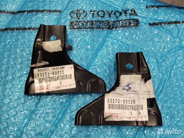 Кронштейн фары Ленд Крузер 200 металлические