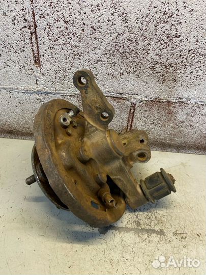 Поворотный кулак задний правый Hyundai Accent 2