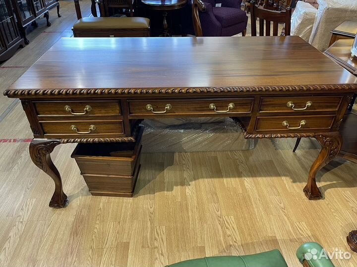 Письменный стол