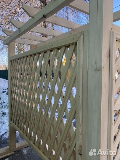 Пергола с лавочкой