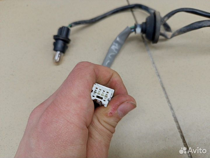 Кнопка открывания багажника Juke (F15) 2011