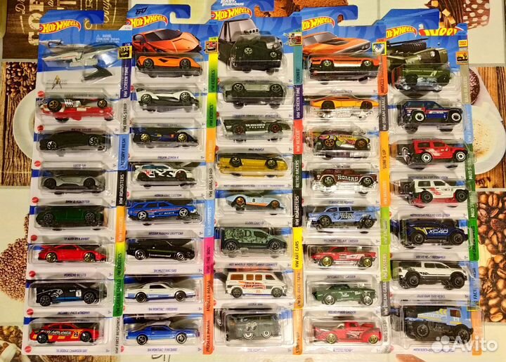 Hot Wheels коллекционные модели машинки запак мейн
