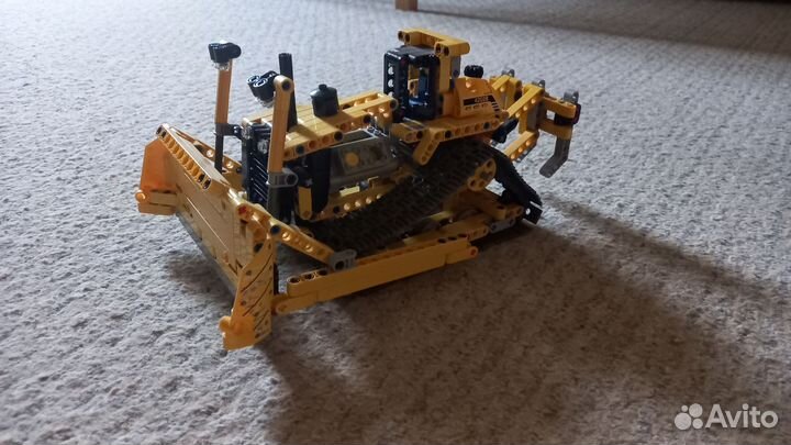 Lego Technic бульдозер