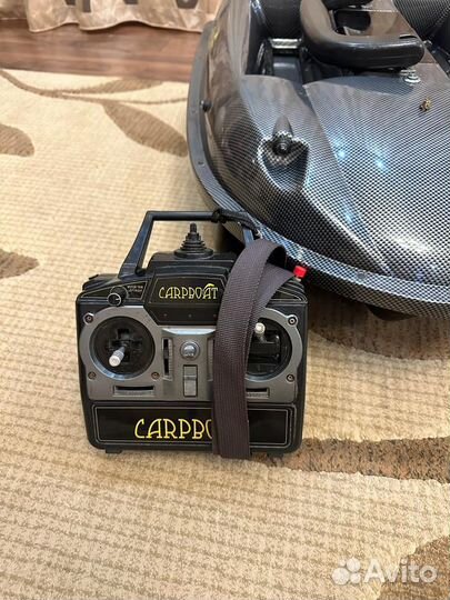 Прикормочный кораблик с эхолотом