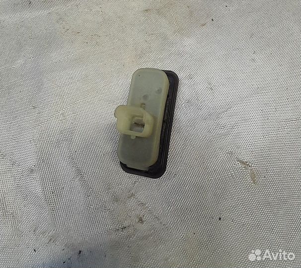 Кнопка багажника Renault Megane 3