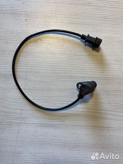 Датчик положения коленвала Volkswagen Golf 3