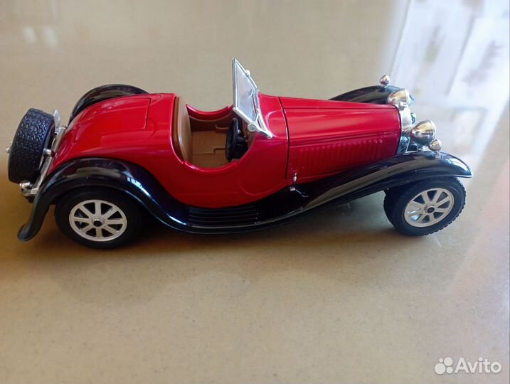 Модель машины Bugatti 1932г Type 55 1/24 Bburago