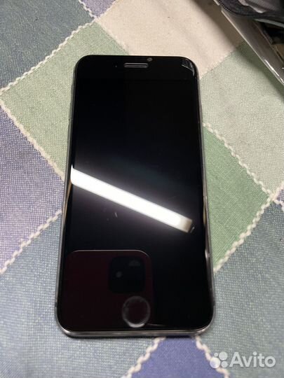 iPhone 8, 64 ГБ