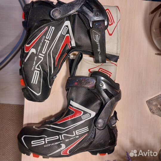Лыжные ботинки коньковые spine