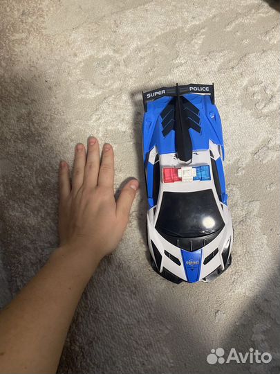 Машинка с музыкой и светом, крутится