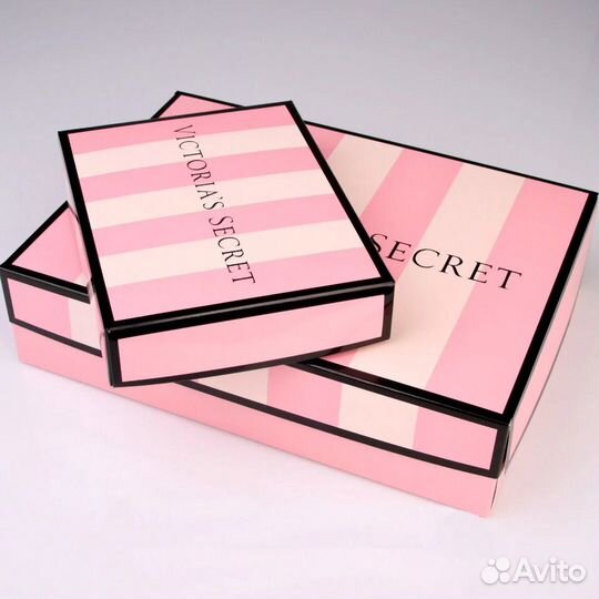 Коробки Victoria’s Secret