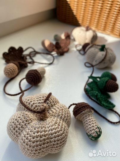 Гирлянда осенняя вязаная (тыквы, грибы, желуди )