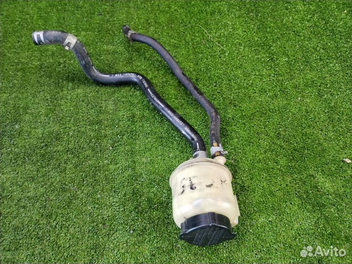 Бачок гур Nissan Laurel HC35