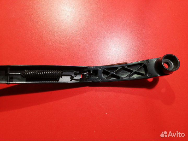 Поводок стеклоочистителя передний правый Kia Rio