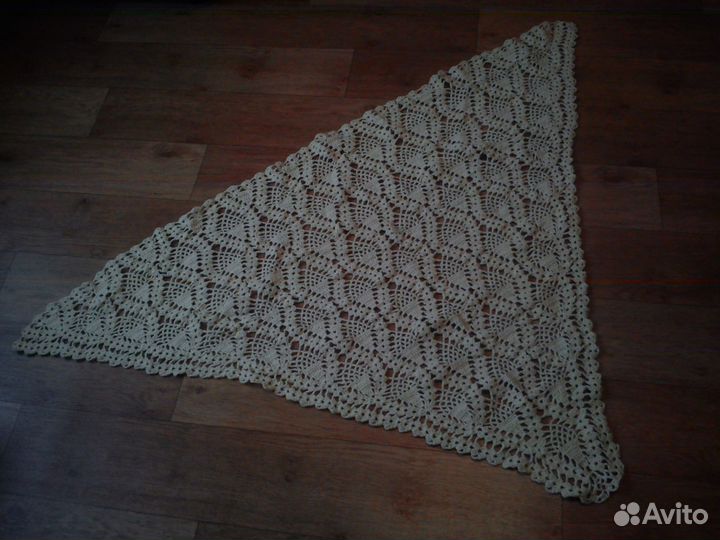 Вязаный ажурный платок