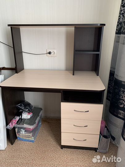 Письменный стол