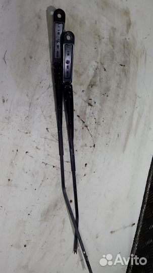 Поводок стеклоочистителей Renault Megane 3