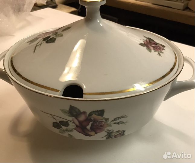 Фарфоровая супница